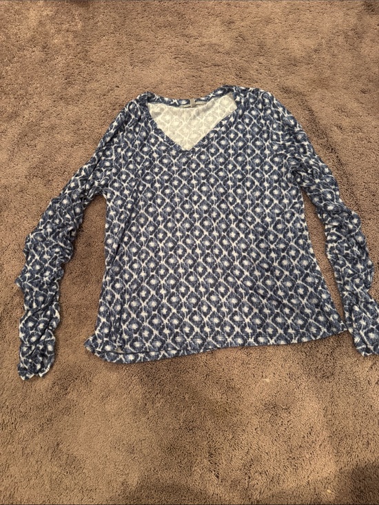 Daniel Rainn Tops - Daniel Rainn Navy and White Geometric V-Neck Long Sleeve Tee